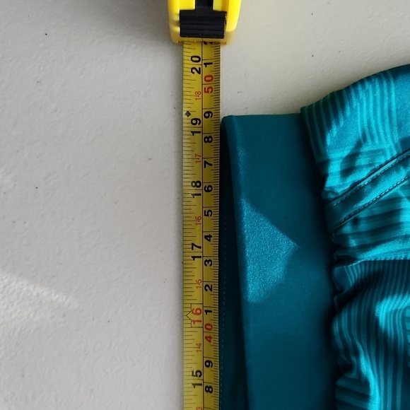 Under Armor Shorts Womens Size XXL Athletic Running Loose Mesh Undies Artsy Abst - Picture 5 of 9